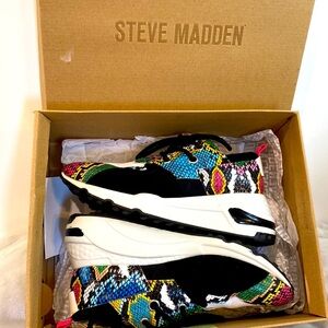 🎉 Host Pick 🎉 Steve Madden Cliff Multi Snake sneakers, size 8 CLIF02S1